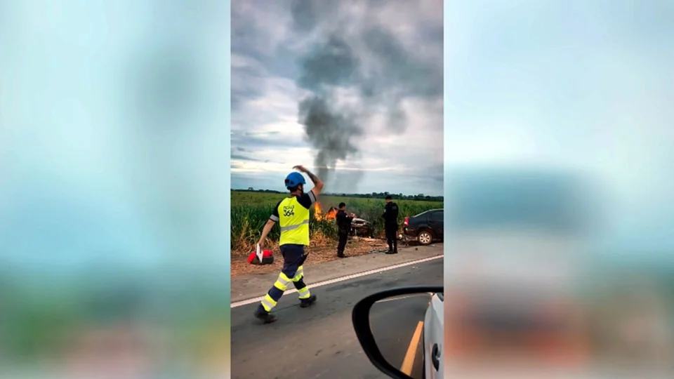 Colisão na BR-364 deixa três funcionários da concessionária da rodovia feridos neste sábado (14)