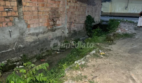 Moradores denunciam cratera, alagações e risco de desabamento no bairro Mundo Novo