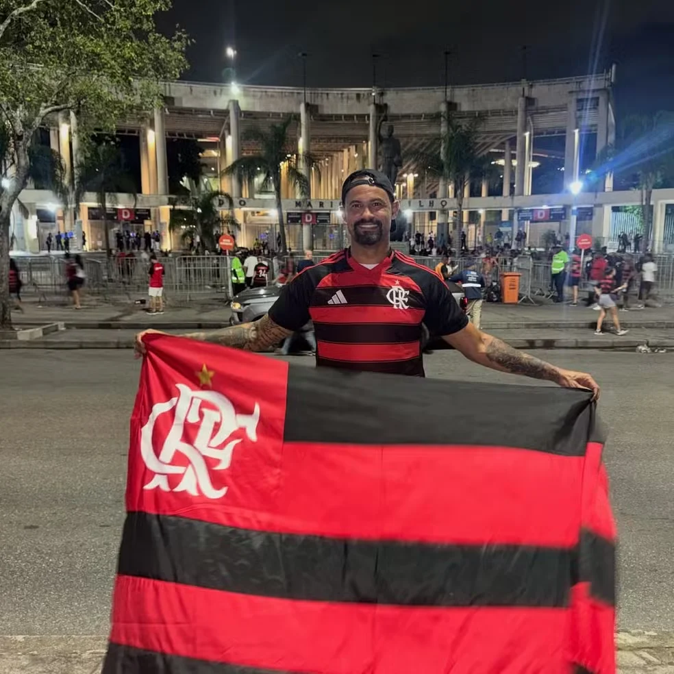 Condenado pelo homicídio de Eliza Samudio, ex-goleiro Bruno é flagrado no Maracanã torcendo pelo Flamengo