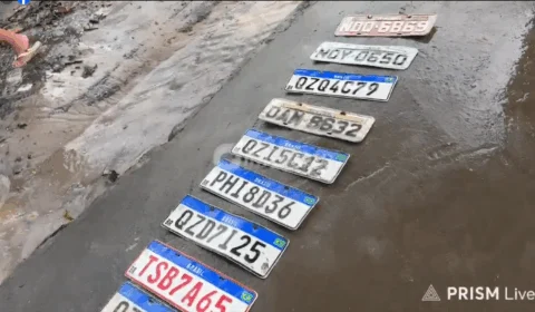 Rua alagada faz motoristas perderem placas no bairro São José, em Manaus