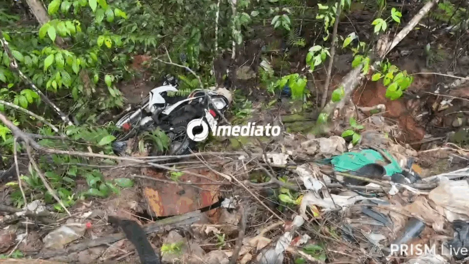 Carro desgovernado atinge casal, que é arremessado para área de mata em Manaus