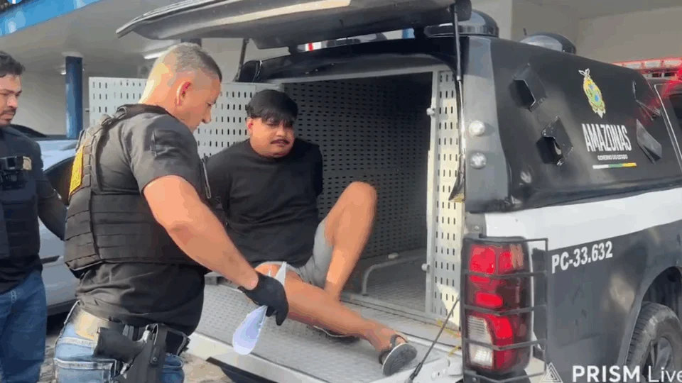 Na chegada à Delegacia da Mulher, presidente da Grande Família diz que ex “vai ter que provar” agressões