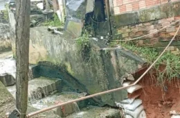 Moradores denunciam risco de desabamento por obra inacabada na Colônia Antônio Aleixo, em Manaus