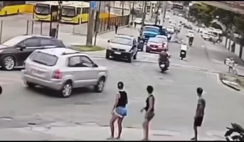 Motorista abandona carro segundos antes de trem atingir veículo em Santa Catarina