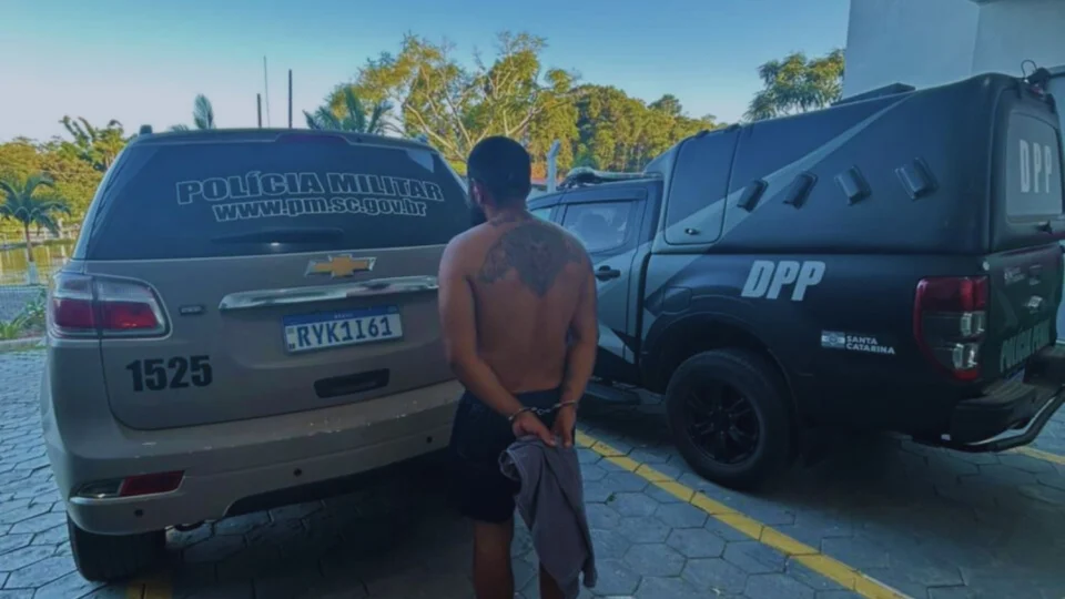 Pistoleiro ligado a facção do Amazonas é preso em Santa Catarina por homicídios em Manaus