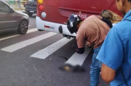 Imagens fortes: Homem tem braço arrancado durante racha entre duas lotações na disputa por passageiros na zona leste de Manaus