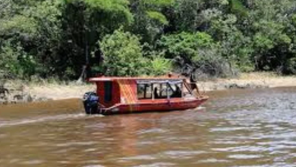 Objetos de passageiro desaparecido são encontrados a 70 km do local de naufrágio no Encontro das Águas
