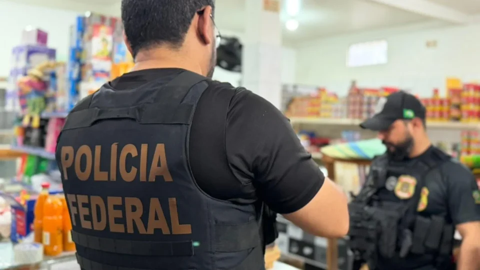 Polícia Federal cumpre sete mandados de prisão contra traficantes e ‘lavadores de dinheiro’ em Manaus, Itacoatiara e Maués