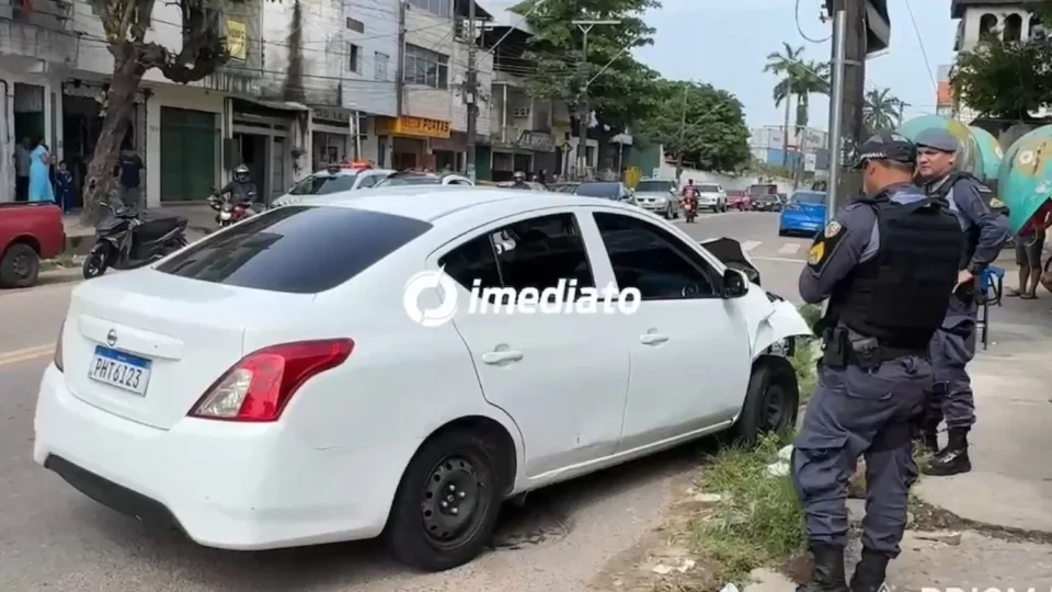 Veja o vídeo: Após bebedeira, homem é esfaqueado no peito, tenta dirigir até hospital, mas morre ao volante no Educandos