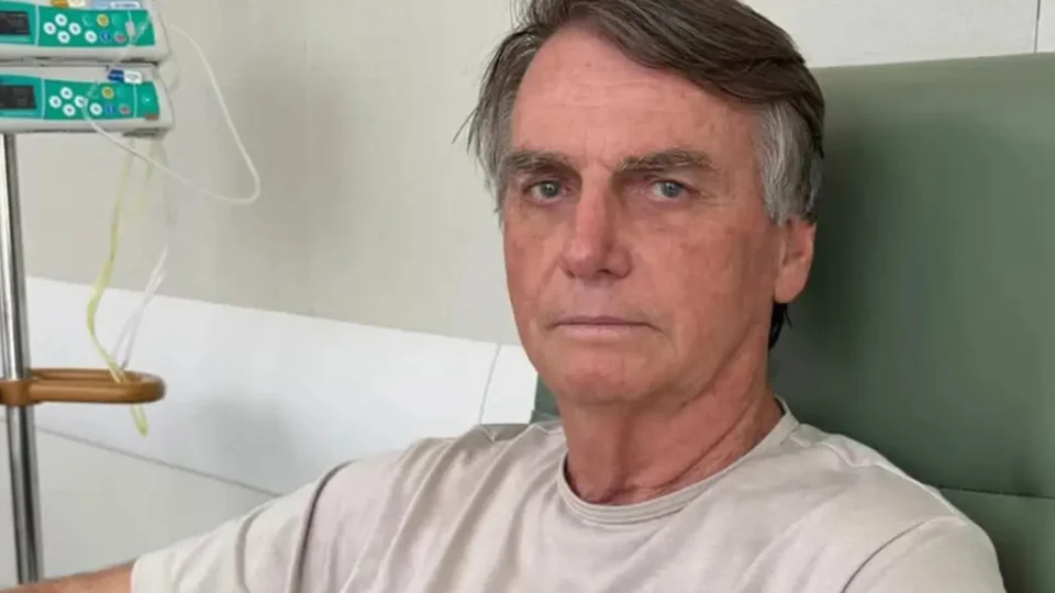 Bolsonaro tem mal-estar na Papuda e passa por atendimento médico às pressas