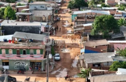 Moradores do Cacau Pirêra denunciam abandono e enfrentam lama, poeira e alagamentos em Iranduba