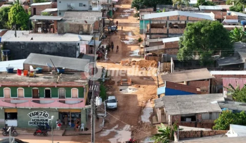 Moradores do Cacau Pirêra denunciam abandono e enfrentam lama, poeira e alagamentos em Iranduba