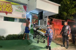 Suspeito de cometer assaltos é agredido por populares e socorrido pelo SAMU no bairro Tancredo Neves