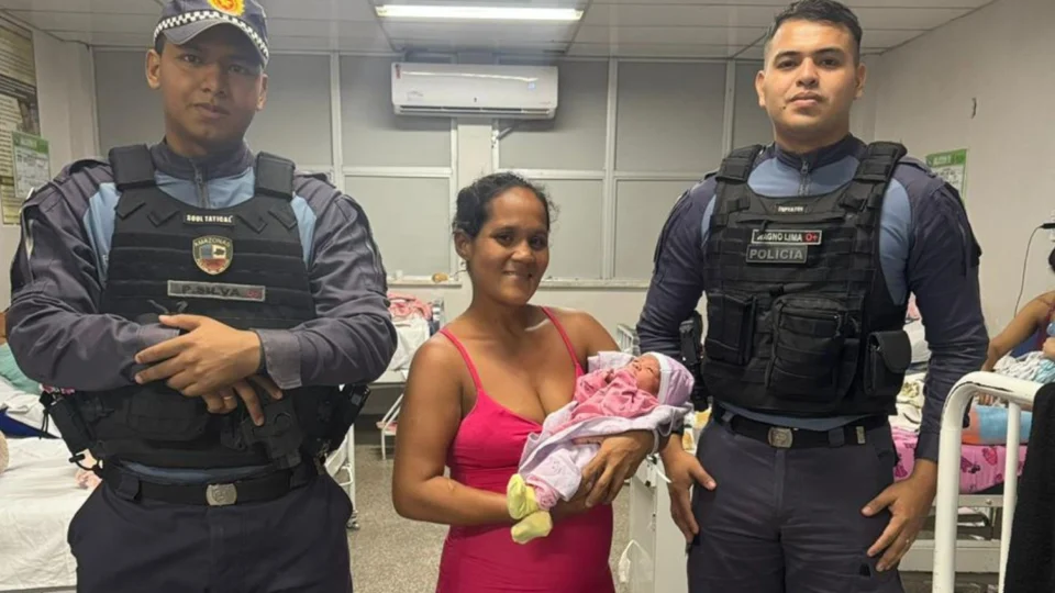VÍDEO: Policiais militares realizam parto emergencial durante patrulhamento no bairro Grande Vitória