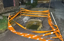 Moradores do bairro Novo Aleixo denunciam três dias sem água após rompimento de tubulação na rua Bicuíba