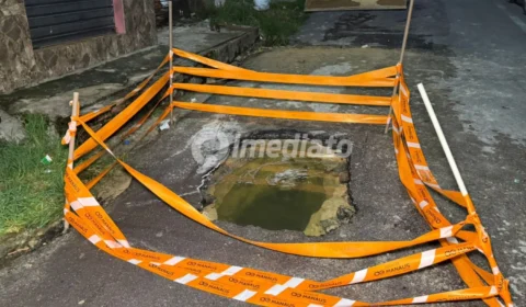 Moradores do bairro Novo Aleixo denunciam três dias sem água após rompimento de tubulação na rua Bicuíba