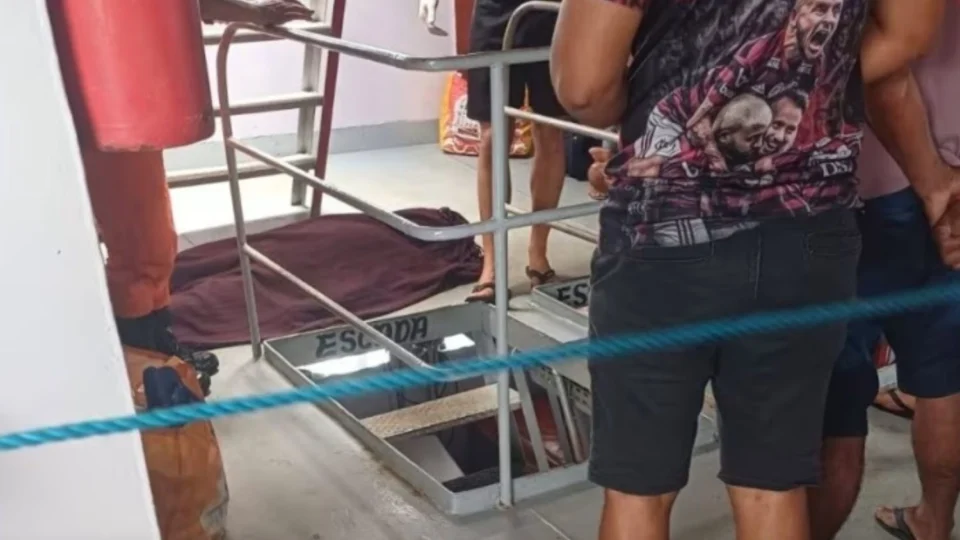 VÍDEO: Passageiro é encontrado morto em banheiro de embarcação no Porto de Manaus