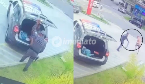 VÍDEO: PM perde controle ao agredir preso e suspeito foge correndo após abrir camburão