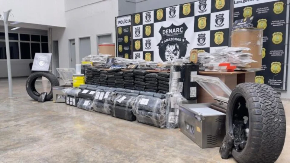 Polícia prende quatro homens e apreende mais de 200 quilos de drogas em Manaus