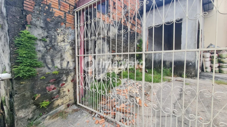 Moradores denunciam risco de desabamento causado por falhas na drenagem no Zumbi dos Palmares, em Manaus