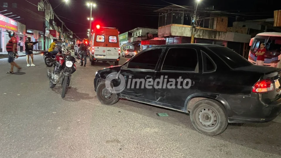 Colisão entre carro e motocicleta deixa mulher gravemente ferida na Avenida Brigadeiro Hilário Gurjão