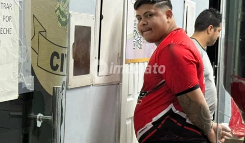 Homem é preso após fiscalização do Detran apreender arma, dinheiro e objetos de luxo dentro de veículo em Manaus