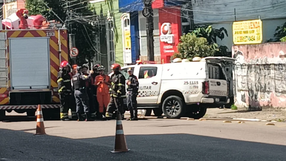 Trecho da Avenida Epaminondas é interditado após suspeita de artefatos explosivos no Centro de Manaus