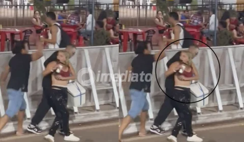 VÍDEO: Homem cai ao tentar defender mulher em briga de casal durante a folia de Carnaval