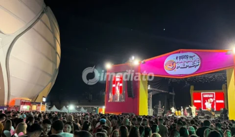 Bloco do ‘Manaus Memes’ agita o Podium da Arena da Amazônia e reúne milhares de foliões
