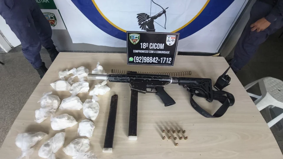 Submetralhadora e drogas são apreendidas no bairro Colônia Terra Nova