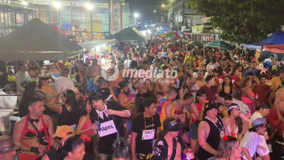 Bloco do Bocal Queimado reúne foliões e agita a Praça do Armando Mendes