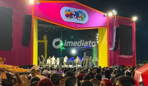 Carnaval reúne público na Arena da Amazônia com shows de pagode no Bloco do Divino