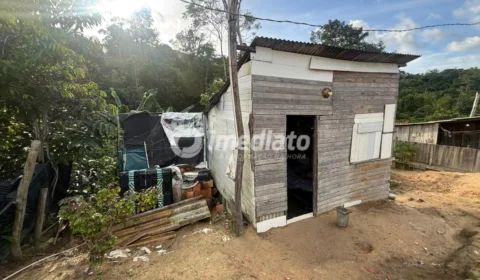 Casa desaba no Coliseu 3 e família pede apoio após perder parte da estrutura