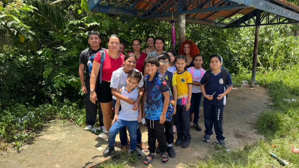 Ônibus abandonam rota após buraco e mães denunciam prejuízo no Nova Cidade