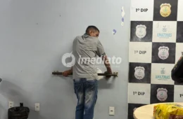 Homem é preso após ser flagrado furtando fardos de café em supermercado de Manaus