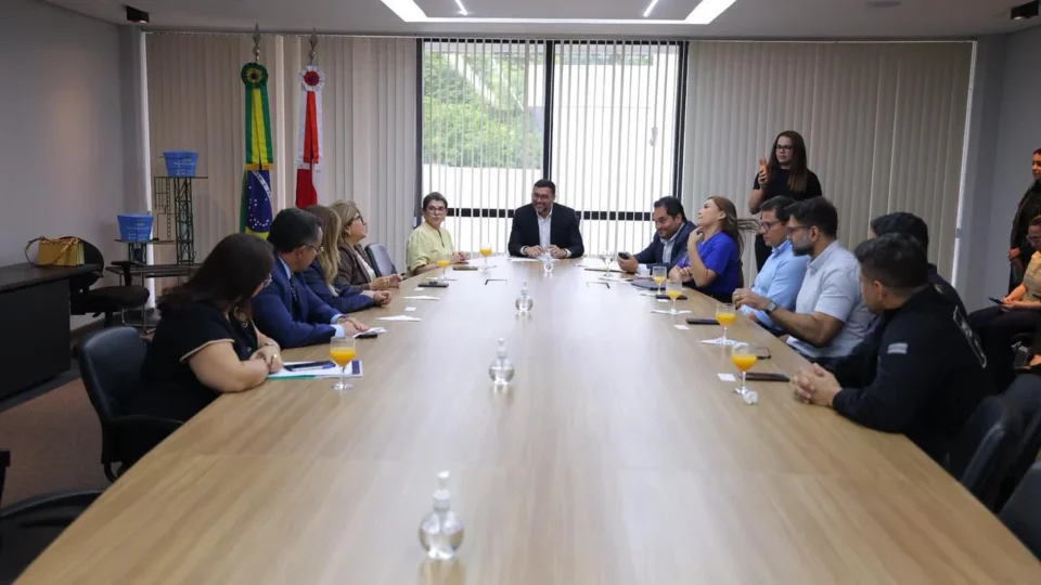 Governador Wilson Lima articula ações integradas para fortalecer a proteção e o bem-estar animal no Amazonas