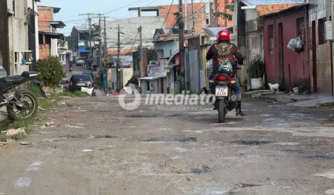 Moradores denunciam buracos e acúmulo de lixo na Rua Frei Miguel Ângelo, no Grande Vitória, e cobram ações da prefeitura