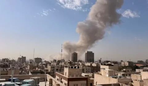 EUA e Israel atacam o Irã, que reage com mísseis contra bases militares