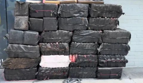 Operação policial intercepta 1,1 tonelada de entorpecentes e prende dois colombianos e um brasileiro no bairro Colônia Antônio Aleixo