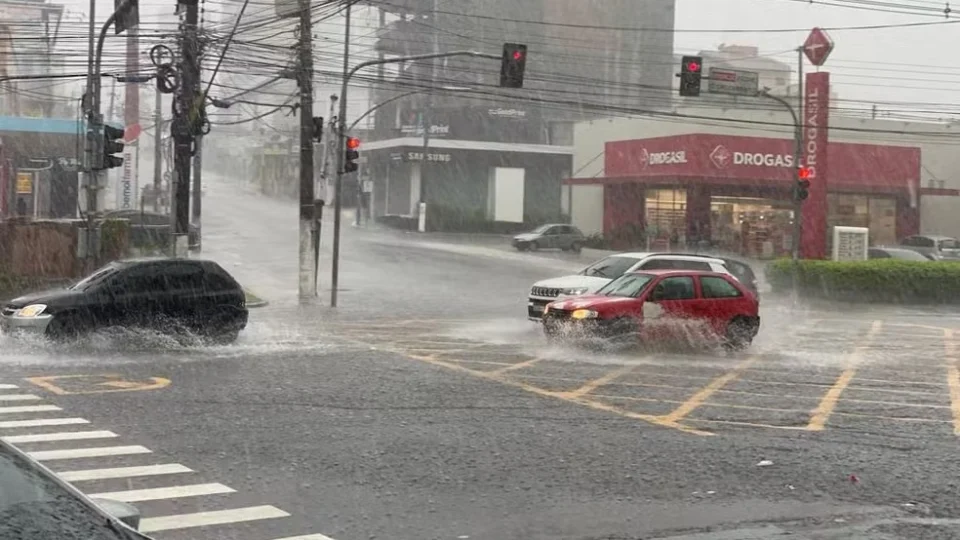 Chuvas intensas colocam Manaus em estado de atenção