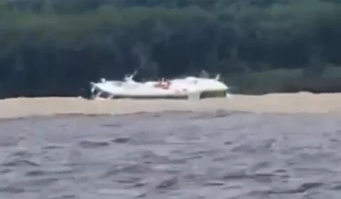 VÍDEO mostra início de naufrágio de lancha no Encontro das Águas; seis seguem desaparecidos