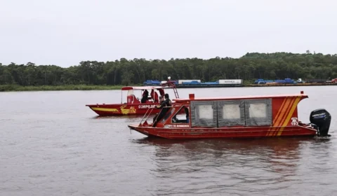 Buscas por vítimas de naufrágio no Amazonas entram no quarto dia e mobilizam força-tarefa com 88 bombeiros