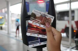 David Almeida anuncia redução do vale-transporte de R$ 6 para R$ 5 a partir de março, em Manaus