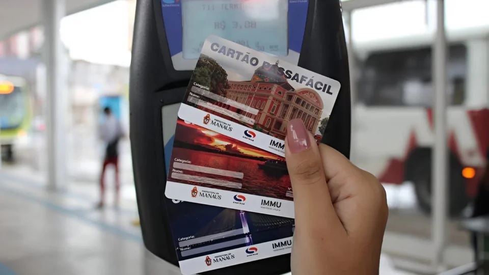 David Almeida anuncia redução do vale-transporte de R$ 6 para R$ 5 a partir de março, em Manaus