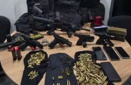 Policiais militares são presos suspeitos de tentar roubar uma tonelada de drogas no Rio Negro, no Amazonas