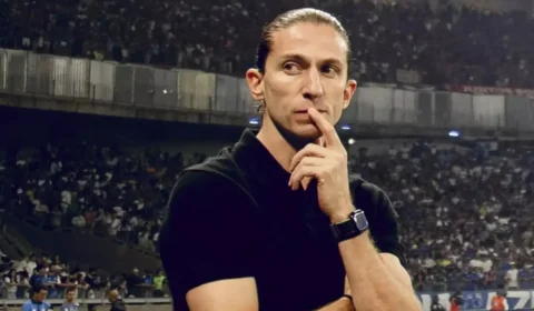 Flamengo demite Filipe Luís após goleada