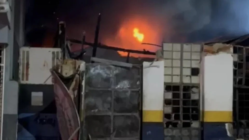 Loja e oficina de motos são destruídas por incêndio em Porto Velho