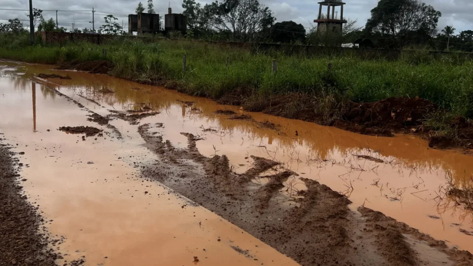 Moradores denunciam lama e cobram melhorias urgentes no bairro Porto Cristo em Porto Velho