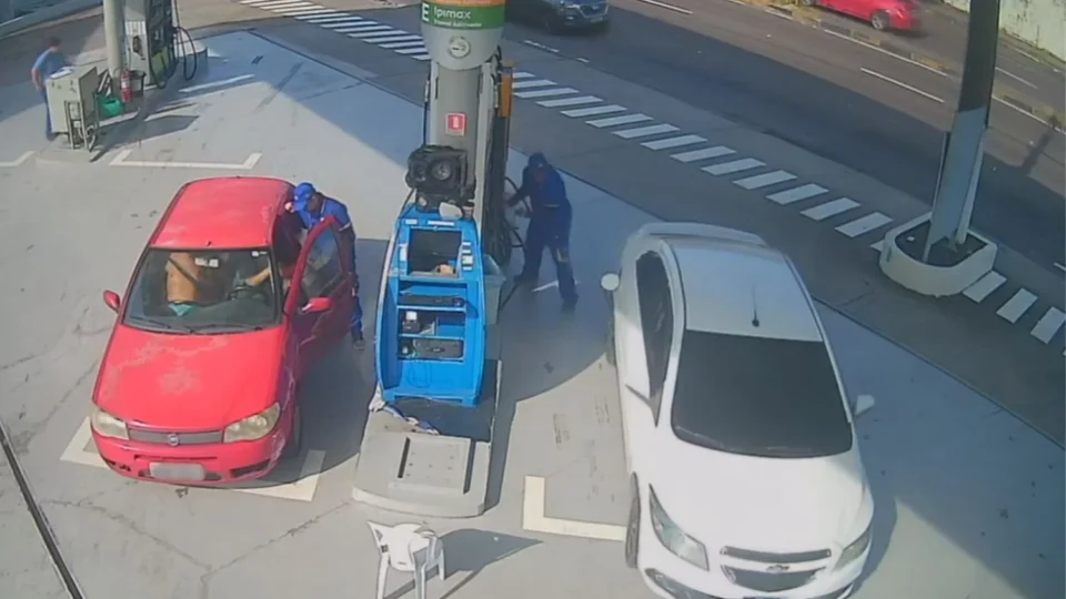 Veja: Motorista foge sem pagar após abastecer veículo em posto de Manaus