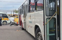 Motociclista fica ferido após colidir com ônibus na zona norte de Manaus